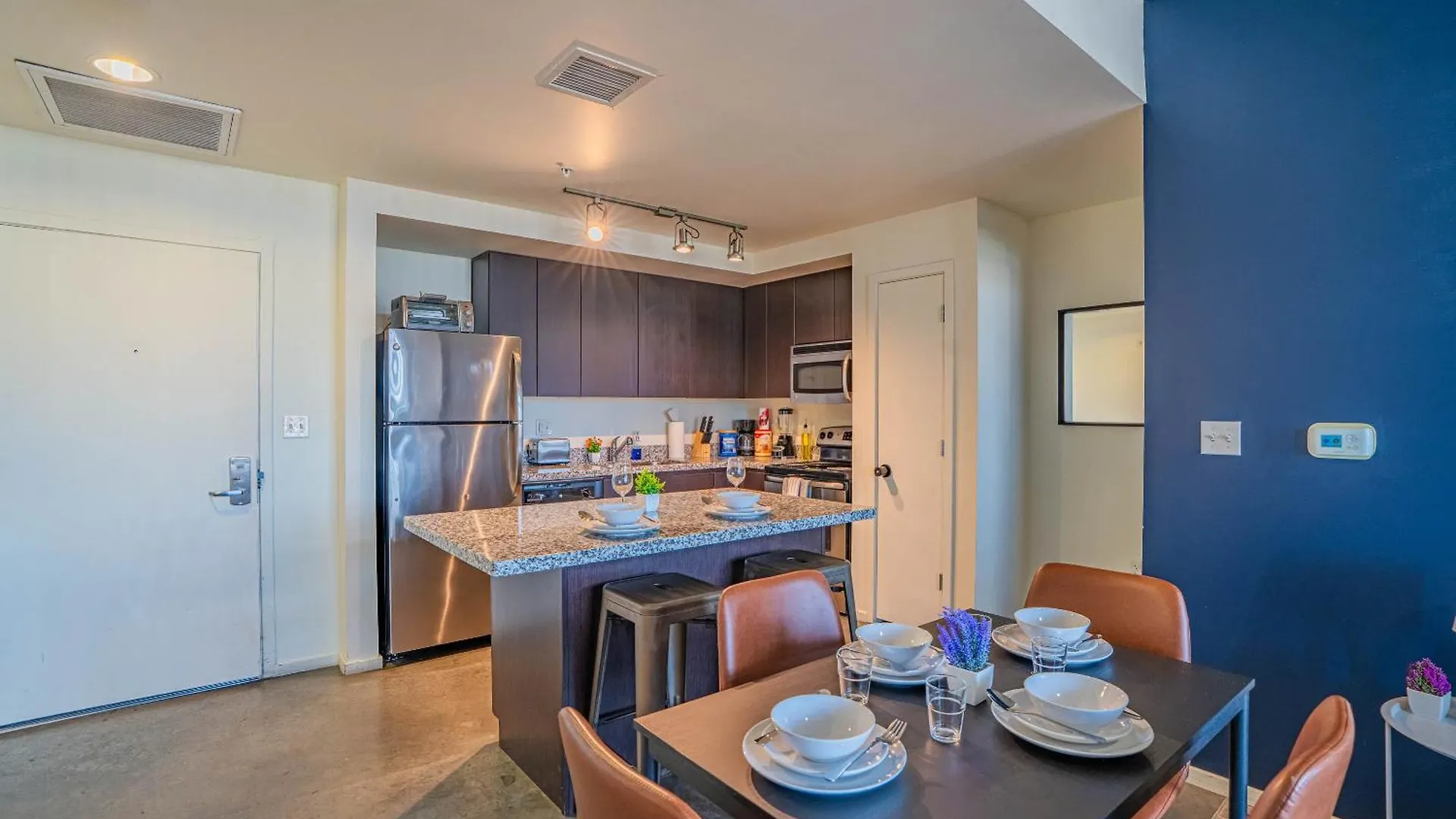 شقة Striking 2Bd - Cdt- Gym, Pool, Parking - Sleep8 فينيكس